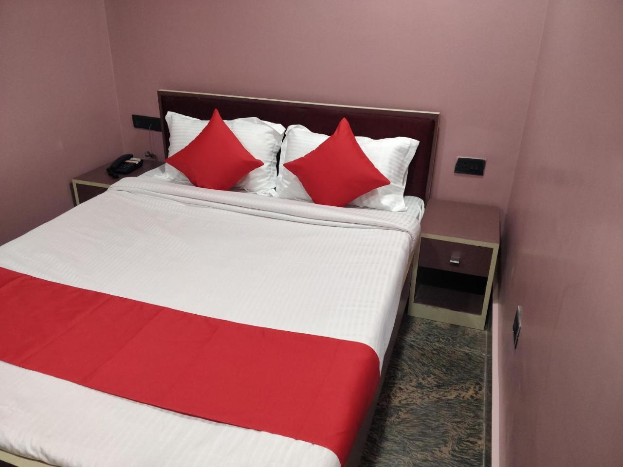 Oyo 16871 Anant Home Stay Shillong Ngoại thất bức ảnh