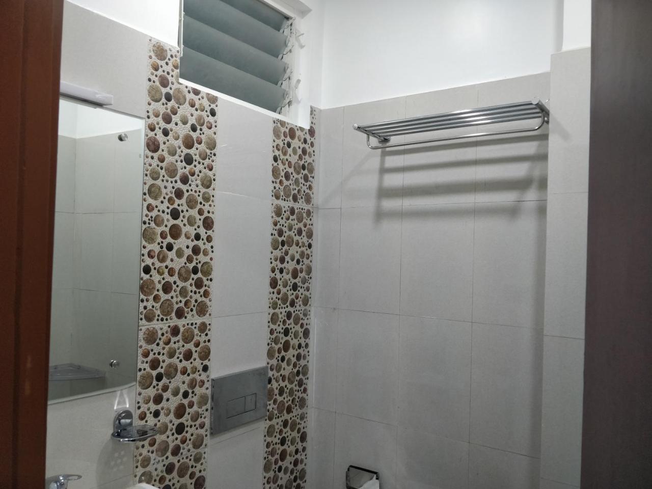 Oyo 16871 Anant Home Stay Shillong Ngoại thất bức ảnh