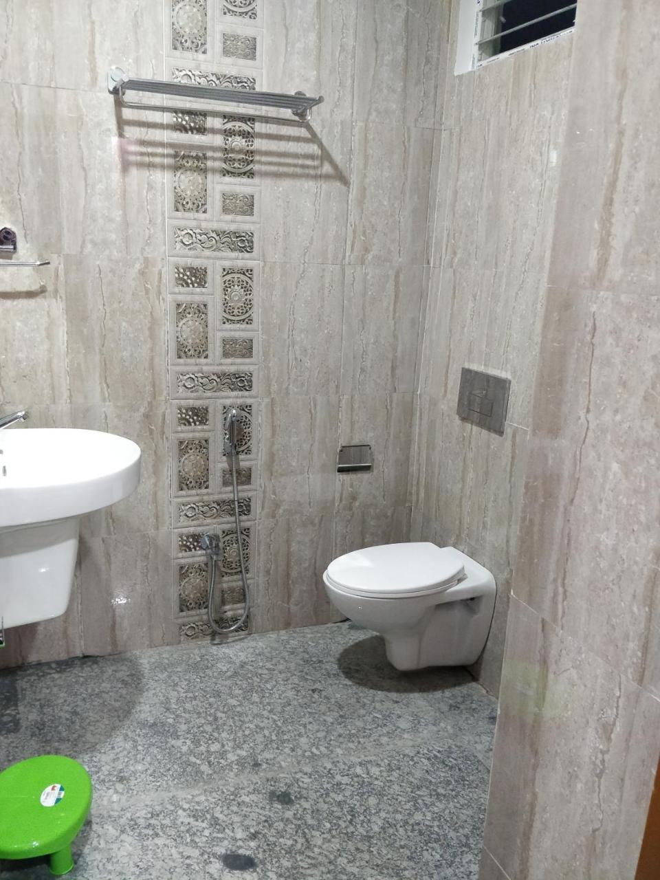 Oyo 16871 Anant Home Stay Shillong Ngoại thất bức ảnh